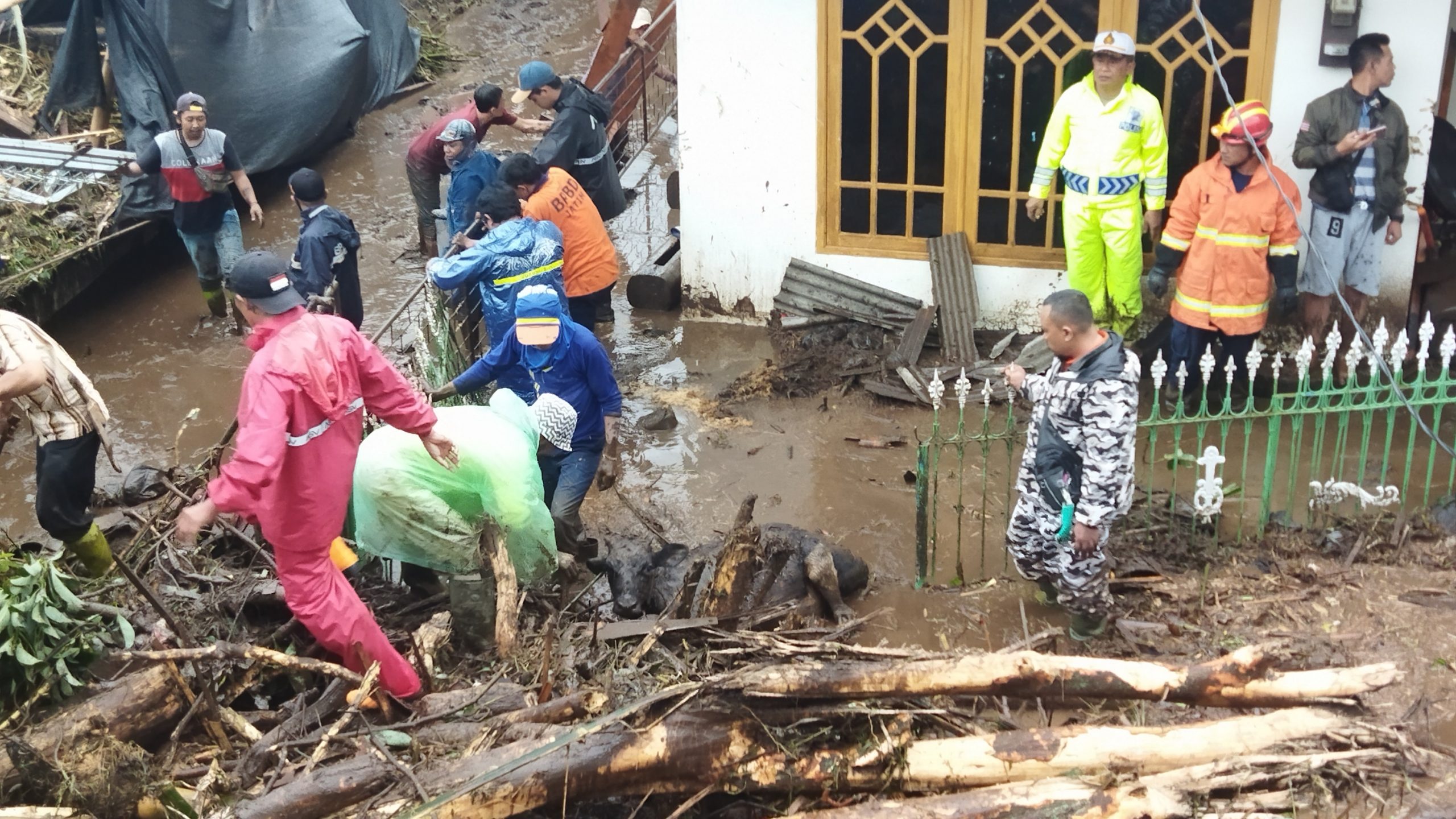 Desa Bulukerto Kota Batu Diterjang Banjir Bandang