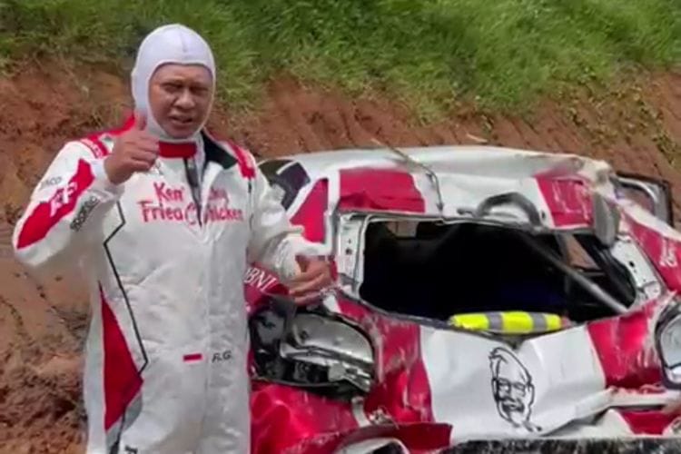 Mobil Bamsoet Melayang dan Terbalik di Sirkuit Sprint Rally