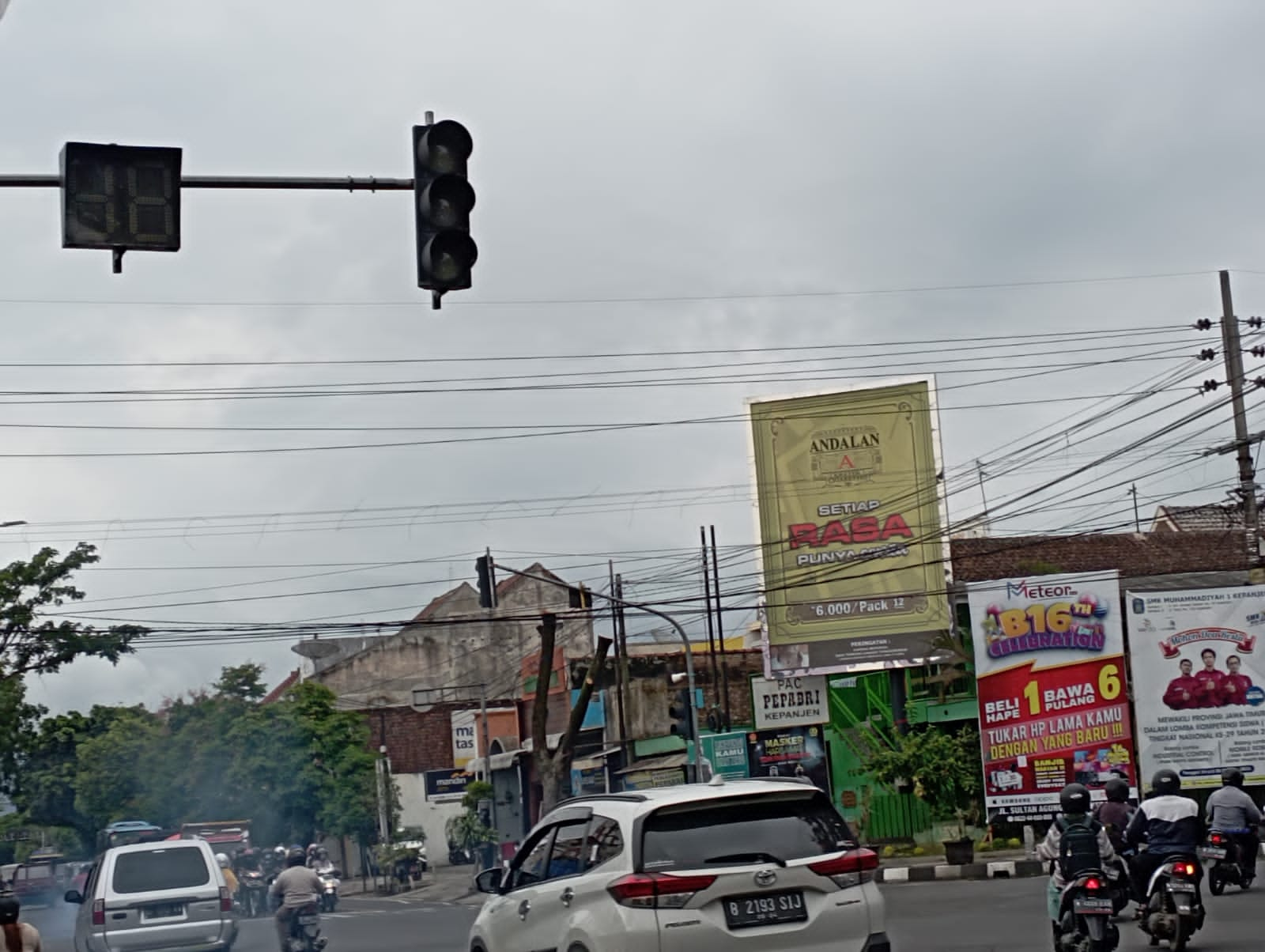 Hati-hati! Lampu Lalin Tak Berfungsi Normal di Wilayah Kepanjen