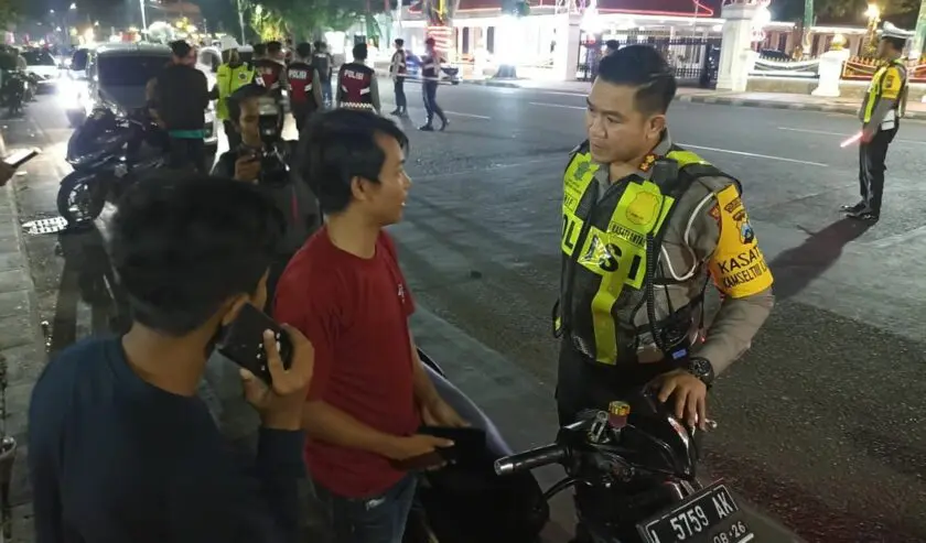 Kepolisian Polrestabes Surabaya Tangkap 2 Orang Pembawa Narkoba Saat Melakukan Operasi Zebra