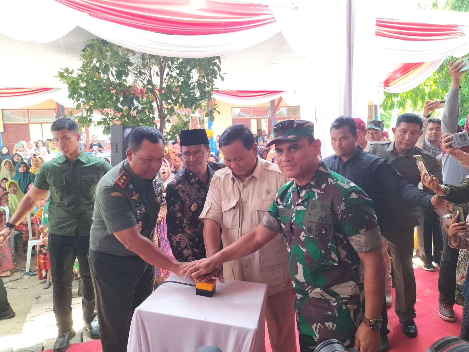 Menhan Beri Bantuan Sumur Bor di Pamekasan Jatim