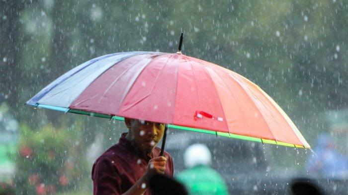 BMKG Sebut Peringatan Dini Hujan Lebat dan Angin Kencang di Jatim