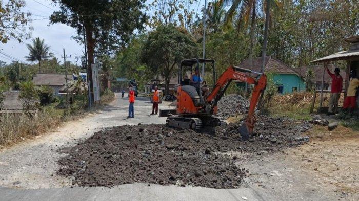 Pelebaran Dan Perbaikan Jalan Menuju Pantai Malang Selatan Bakal Dilakukan