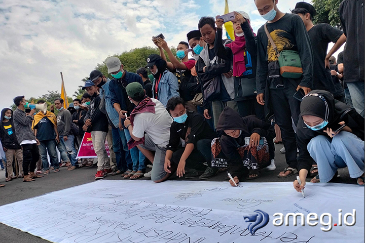 Jember Darurat Lingkungan Hidup, Aktivis PMII Demo Kantor Bupati