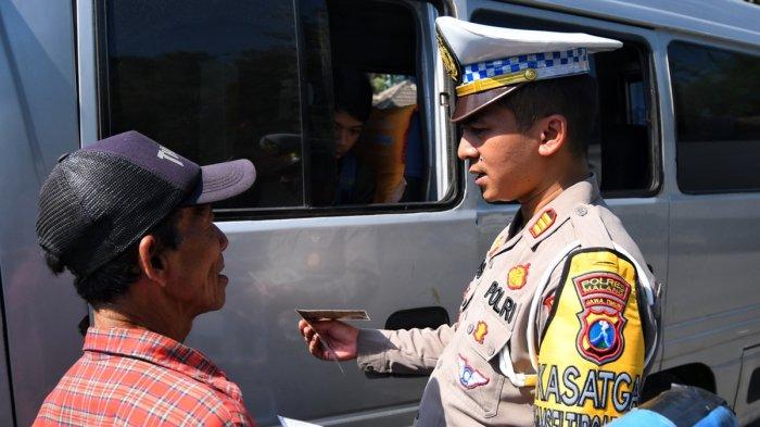 Memasuki Nataru, Polres Malang Lakukan Pengecekan Kendaraan dan Tes Kesehatan pada Pengemudi