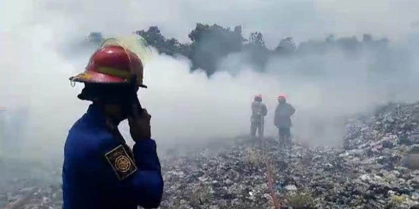 Area Eks TPA Cicabe Kota Bandung Terbakar