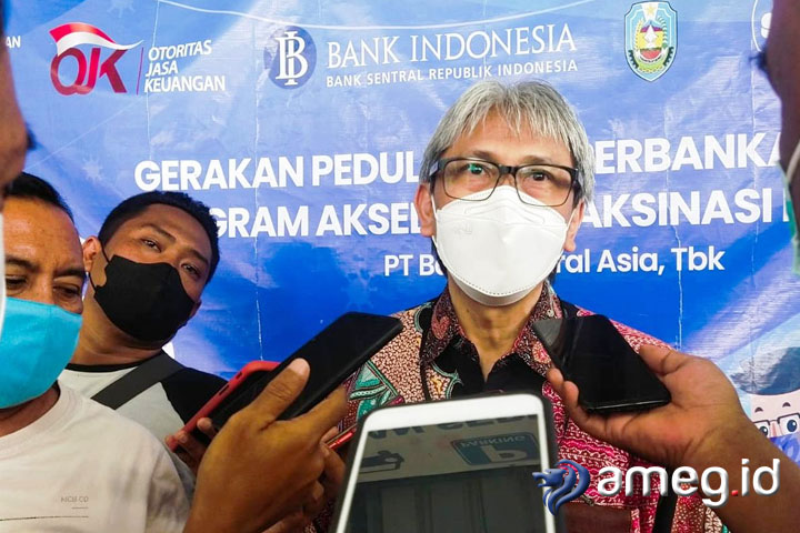 Vaksinasi OJK Sasar Nasabah Bank dan Pelajar Situbondo