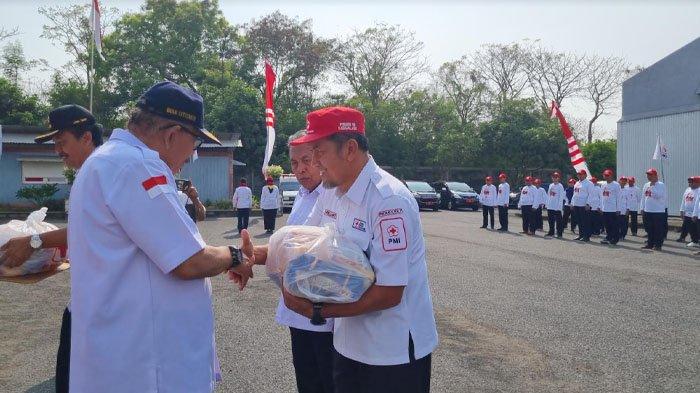 PMI Distribusikan Air Bersih Ke Belasan Daerah Di Jatim