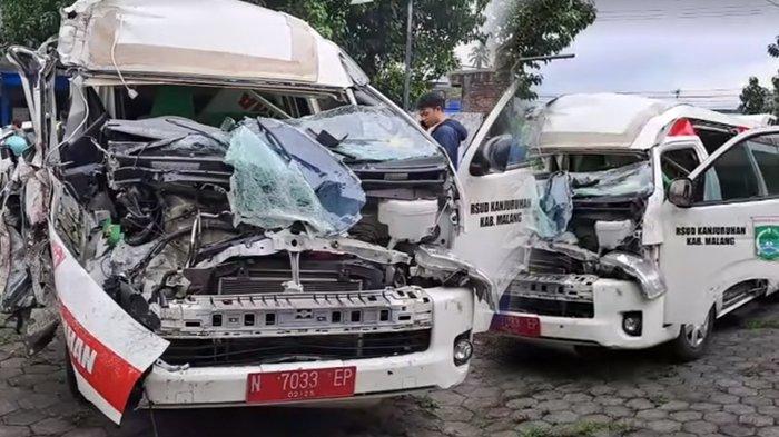 Ambulans RSUD Kanjuruhan Tertabrak Truk