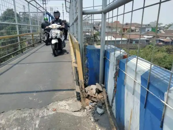 Jembatan Pelor Direkomendasikan Untuk Ditutup Sementara Karena Ada Retakan Di Tembok Jembatan