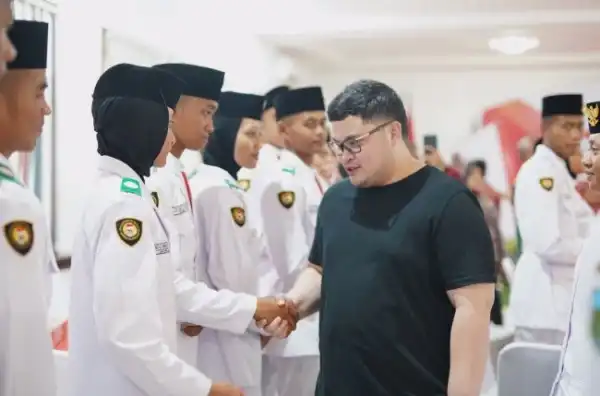 Mas Dhito Berikan Bonus Beasiswa Bagi Paskibraka Kediri 2023