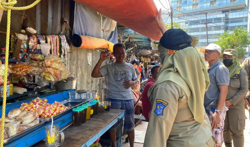 Ratusan Petugas Disiapkan Untuk Bersihkan Bekas Pasar Tumpah Di Keputran