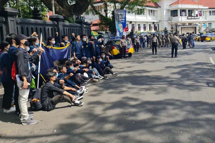 PMKRI Gelar Aksi di Depan Gedung DPRD Kota Malang