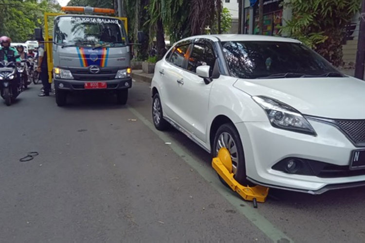 Parkir Mobil Sembarangan di Kota Malang Masih Sering Ditemui, Terutama di Sekitar RSSA