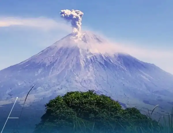 Aktivitas Vulkanik Gunung Semeru Masih Tinggi