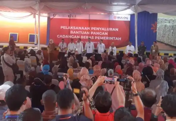 Warga Malang Sambut Kedatangan Presiden Joko Widodo