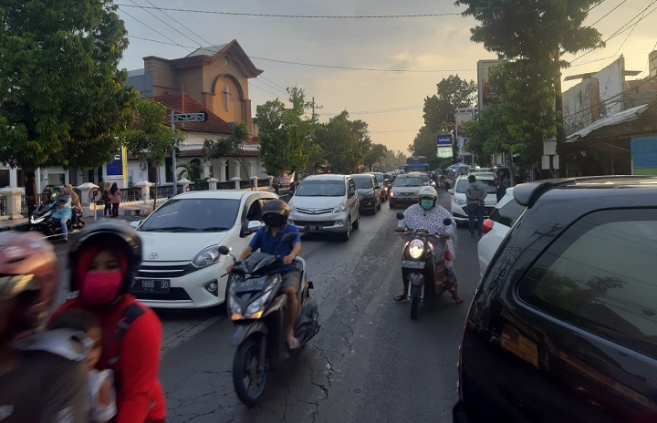 Rekayasa Lalu Lintas Situbondo Bikin Macet, Tambah Amburadul