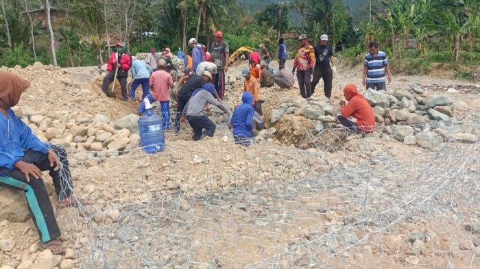 Warga Pujiharjo Lakukan Normalisasi Sungai Mandiri