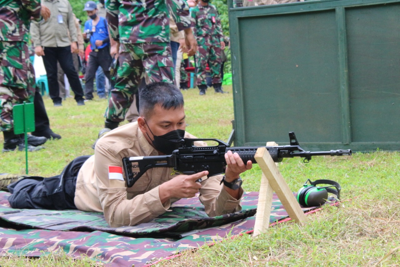 Bangun Sinergitas Forkopimda Malang Raya Latihan Menembak