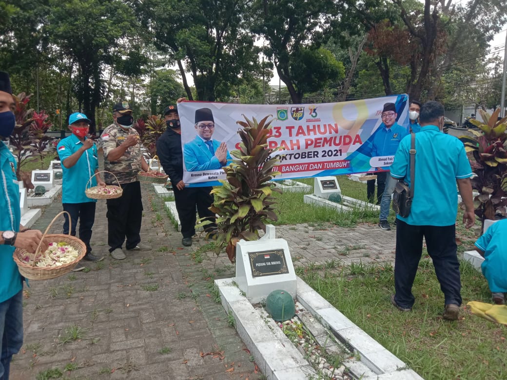 Warisi Pejuang, Elemen Pemuda Malang Tabur Bunga dan Baksos