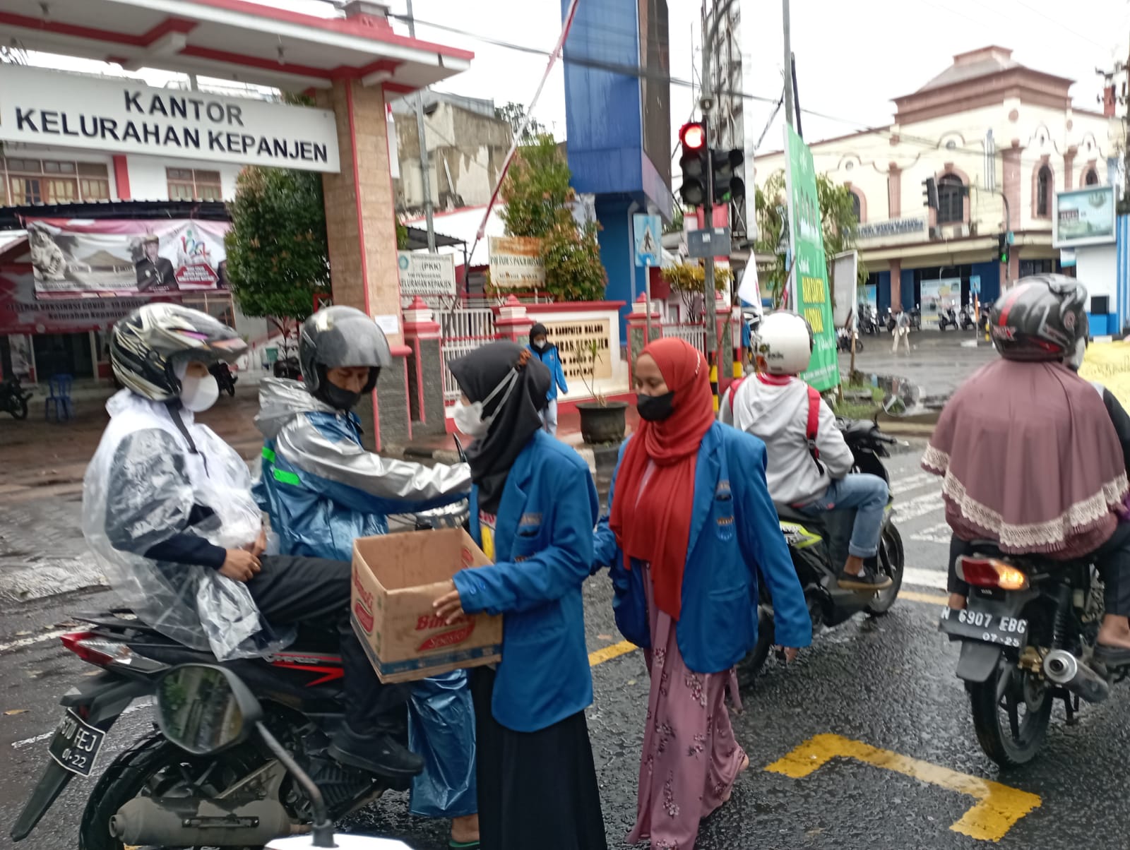 Solidaritas Banjir Bandang Batu, Relawan PMII UNIRA Galang Dana