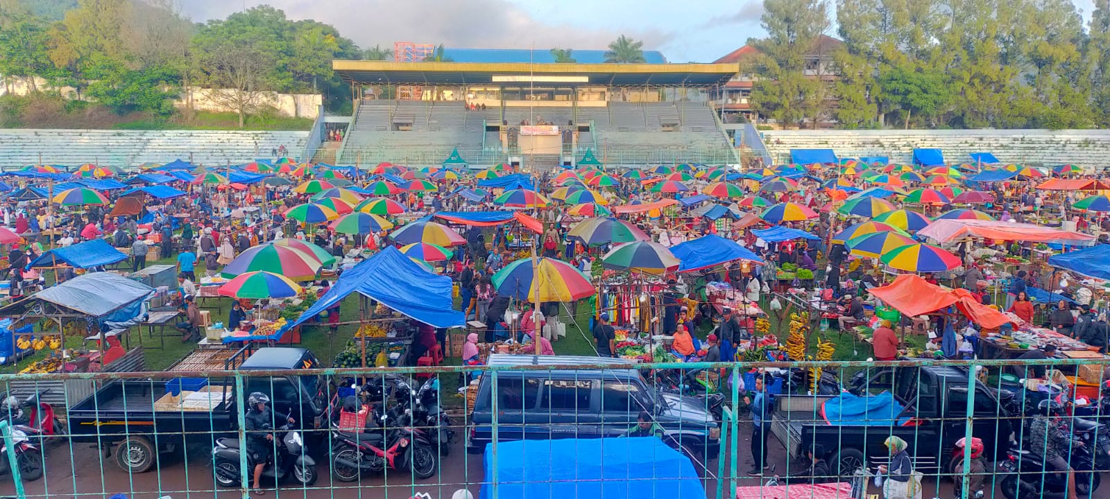 Wow, Lapangan Stadion Brantas Jadi Berwarna