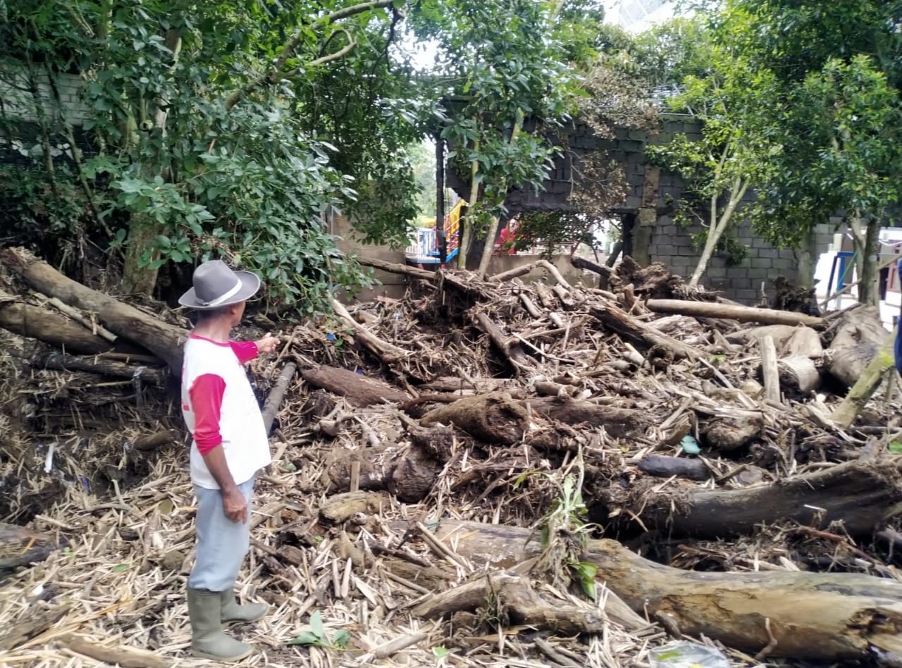 Material Bangunan Hotel Penyebab Meluapnya Sungai Ledok