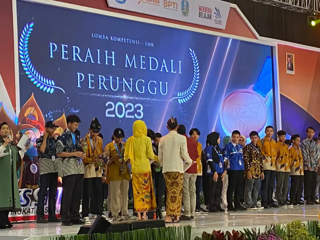 Jawa Timur Juara Umum Lomba Kompetensi Siswa Nasional