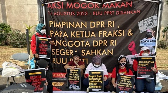 30 ORANG MOGOK MAKAN DI DPR GARA-GARA MANDEK RUU PPRT