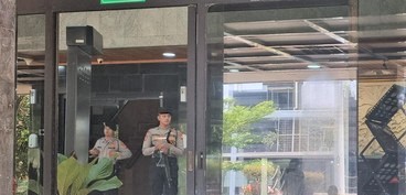 KPK Geledah Kantor Kementan, Aparat Bersenjata Jaga Gedung A