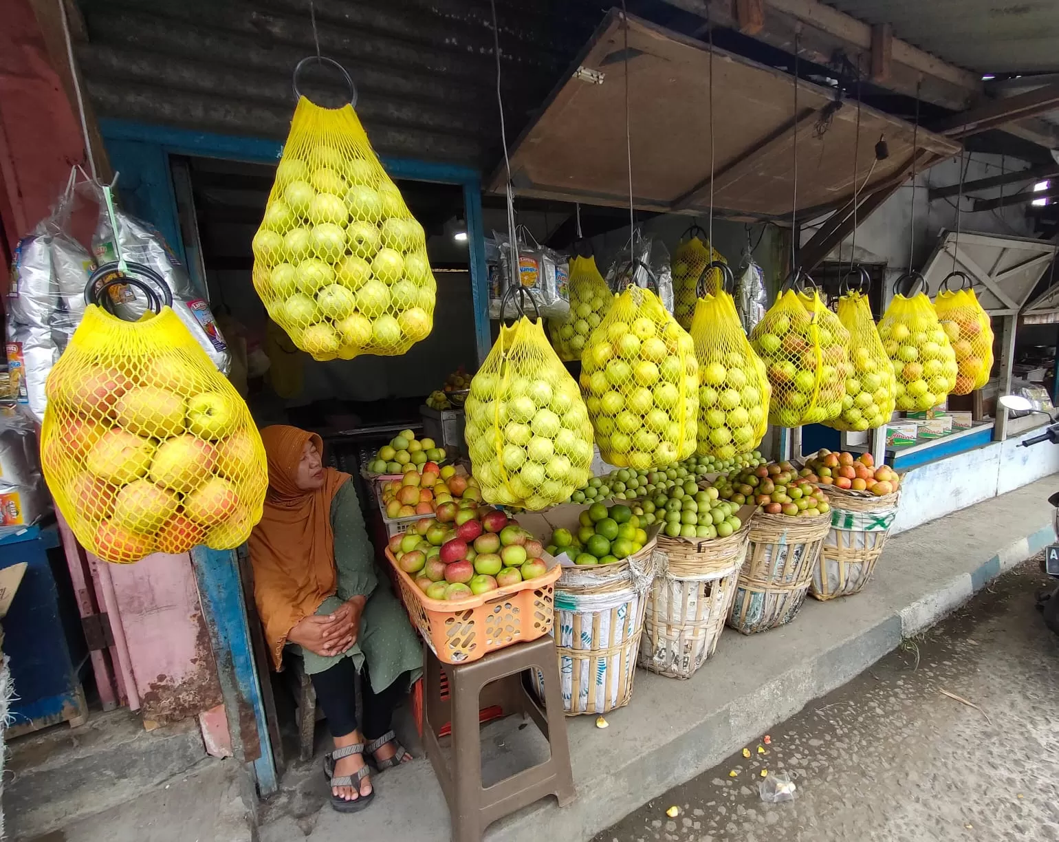 Peminat Apel Batu Masih Sedikit