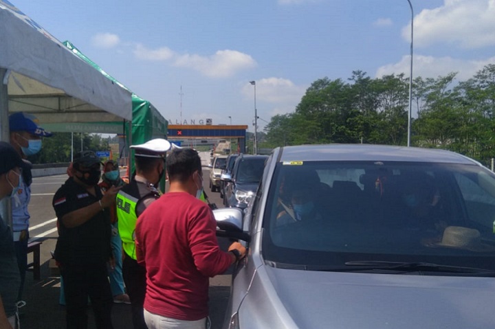 H+3 Lebaran, Puluhan Mobil Masih Nekat Coba Masuk Malang