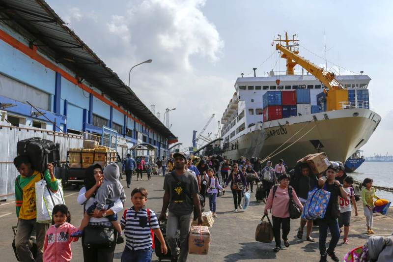 Penumpang Pelabuhan Tanjung Perak Naik 20 Persen