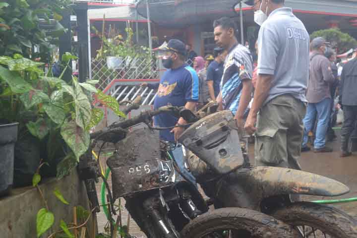 Lima Korban Banjir Bandang Ditemukan Tertimbun Lumpur