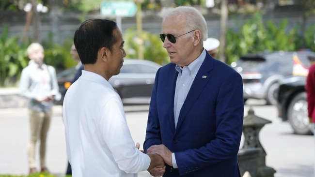 DI HARI ULANG TAHUN RI PRESIDEN AMERIKA SERIKAT BERIKAN SELAMAT PADA JOKOWI