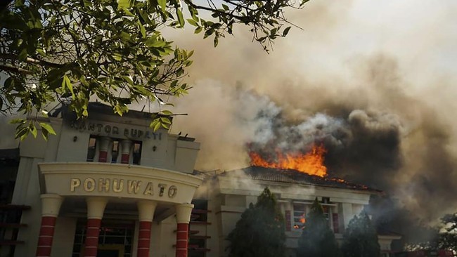 Ada 34 Lebih Tersangka Dalam Kasus Pembakaran Kantor Bupati Pohuwato Gorontalo 