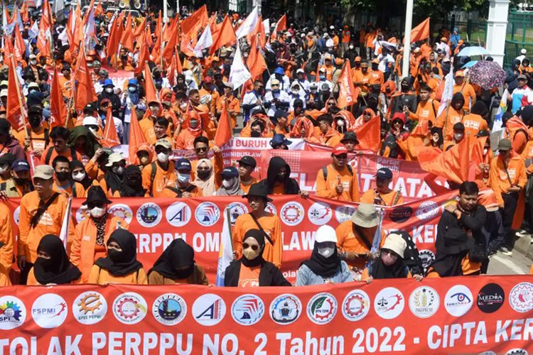 Buruh KSPSI Dan Kasbi Demo MK Dan Istana Hari Ini