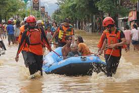 Khofifah Imbau Waspada Potensi Banjir Saat Musim Hujan Tiba