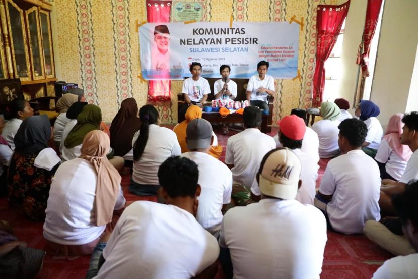 KOMUNITAS NELAYAN PESISIR BERI EDUKASI BUDI DAYA RUMPUT LAUT BAGI WARGA DI TAKALAR