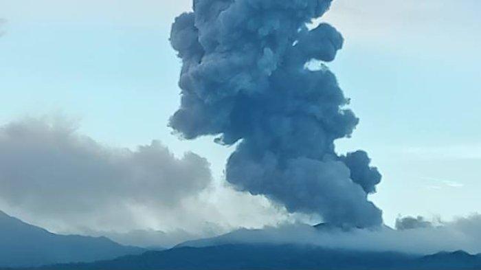 Gunung Dukono Meletus Keluarkan Abu Vulkanik Setinggi Ribuan Meter