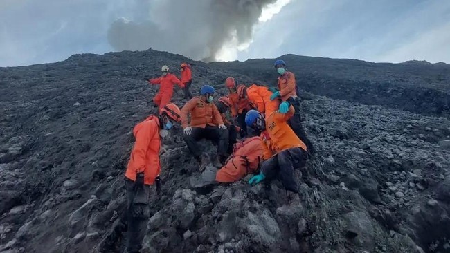 Erupsi Gunung Marapi Berdampak ke Penerbangan