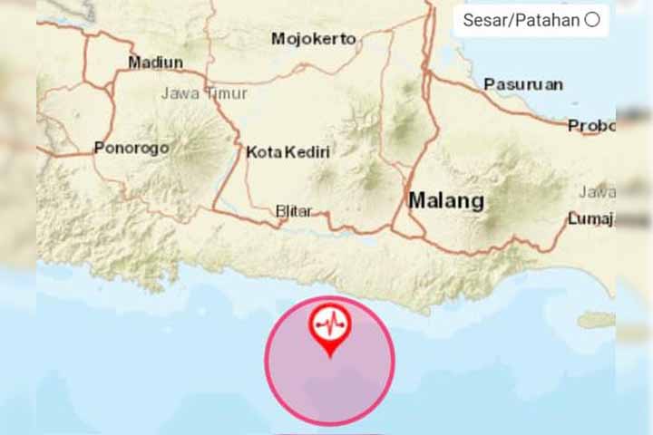 Gempa Terjadi Lagi, Warga Wirotaman Tidur di Luar Rumah