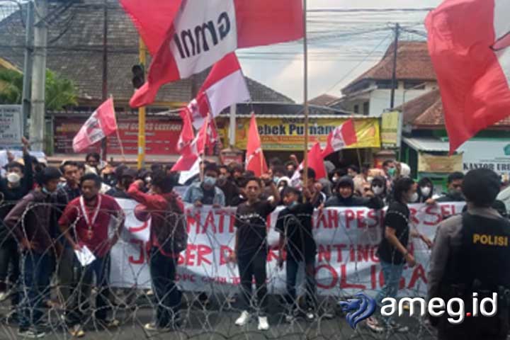 Mahasiswa Desak Bupati Batalkan Izin Tambang Pasir Besi Paseban