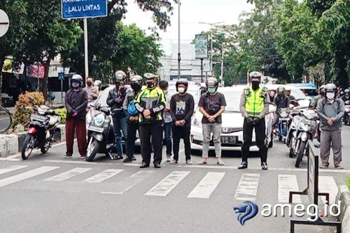 Polantas Hening Cipta di 13 Titik Kota Malang Bersama Pengendara, Berharap Covid Mereda