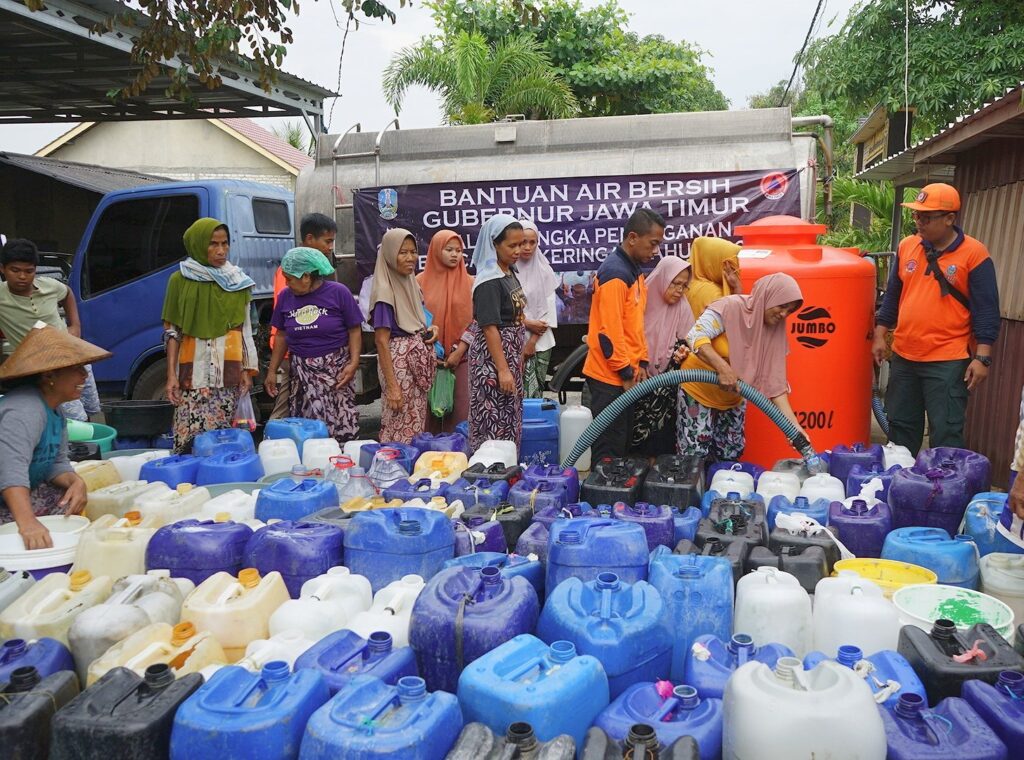 BPBD Jatim Salurkan Bantuan Air Bersih Imbas Kemarau Berkepanjangan