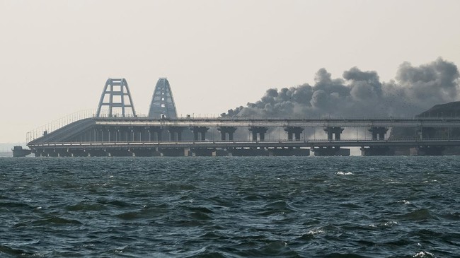 Dua Orang Tewas Akibat Serangan di Jembatan Crimea