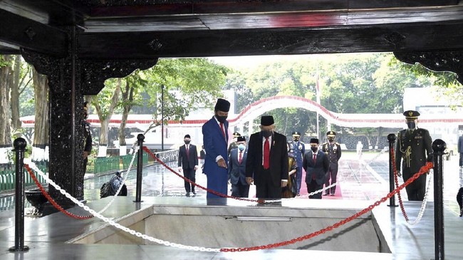 Jokowi dan Ma’ruf Tinjau Sumur Lubang Buaya di Hari Kesaktian Pancasila