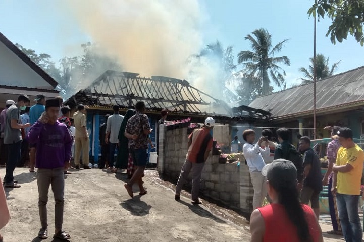 Diduga Konsleting, Ruang Utama Ponpes Nusantara Gedangan Terbakar