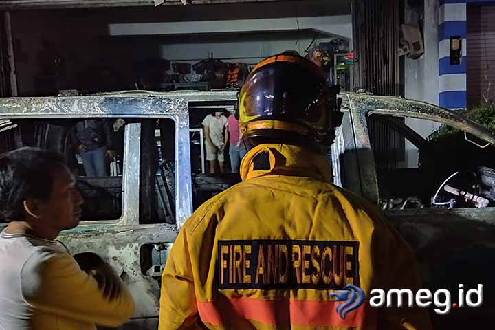 Diduga Konslet, Daihatsu Zebra Terbakar