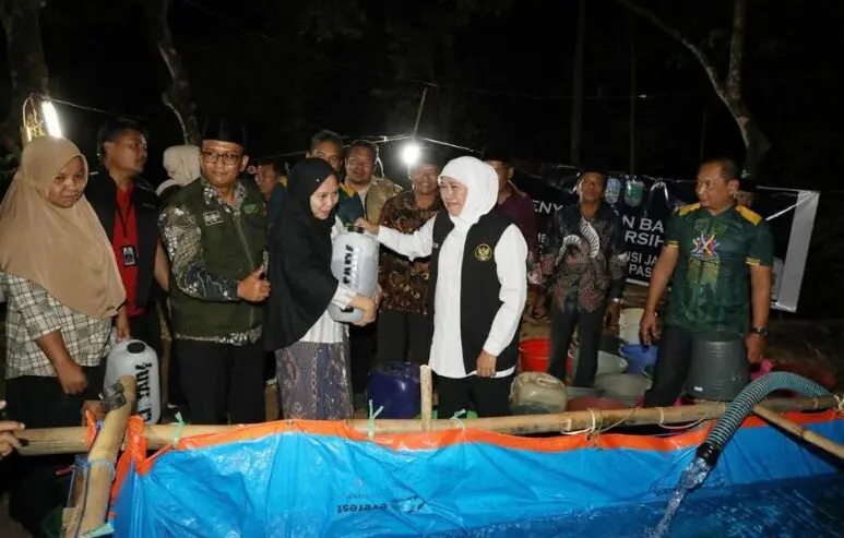 Gubernur Jatim Distribusikan Ribuan Liter Air Tangani Kekeringan Di Pasuruan